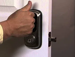 Lock Locksmith Tech Rochester, MI 248-509-0945 - 24-7-locksmith-key-service