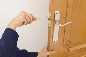 Lock Locksmith Tech Rochester, MI 248-509-0945 - lock-changing